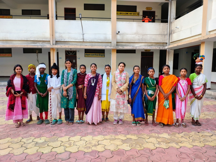 25 Nov 2024 Traditional tribal fashion design competition in EMRS karanjiya.